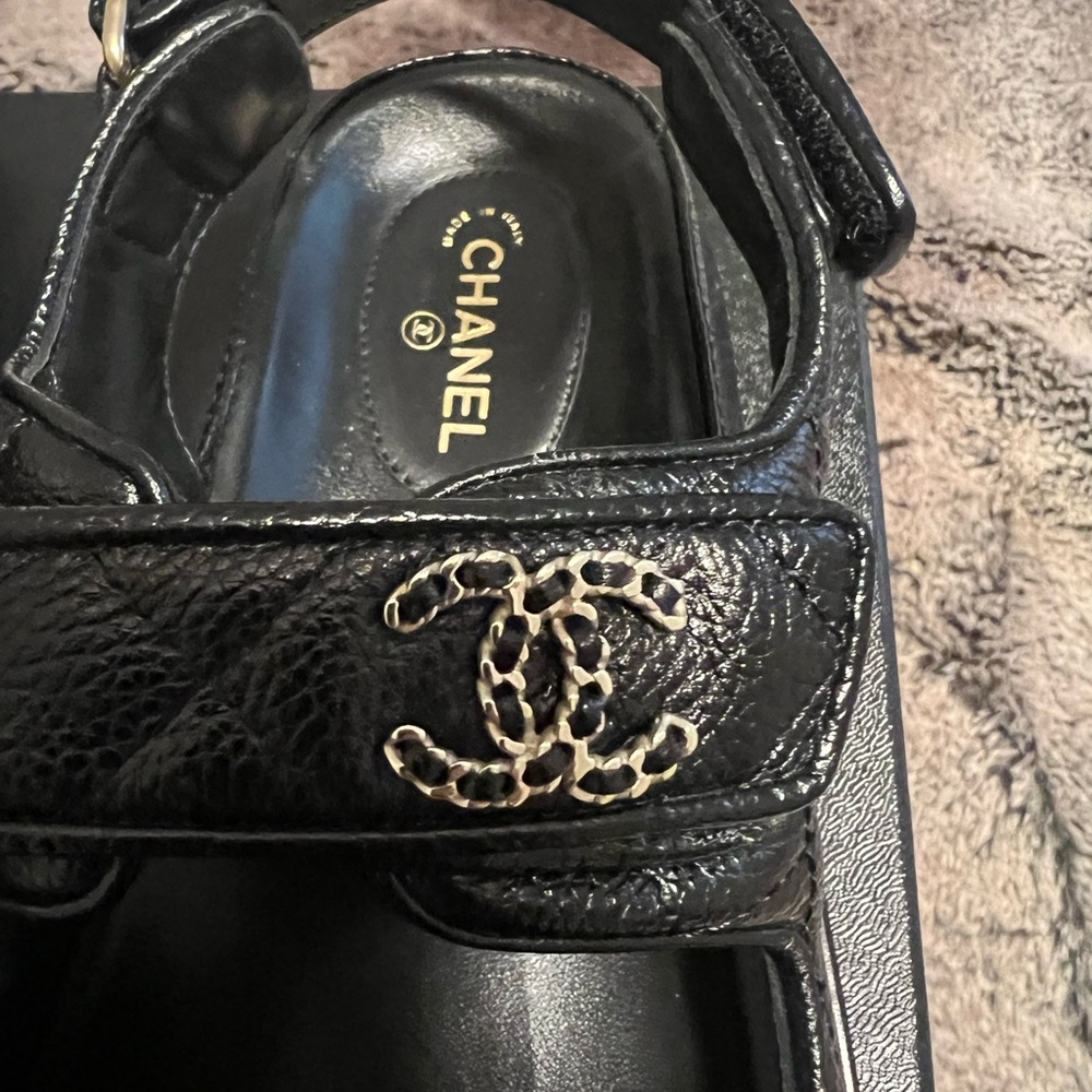 CHANEL Black Leather Sandals with champagne gold hardware - Picture 5 of 7